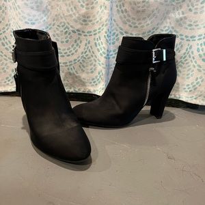 Heeled boots